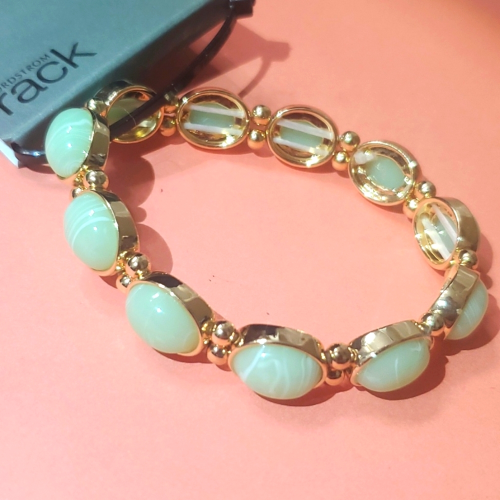 ☆NWT☆ Gold and jade bracelet